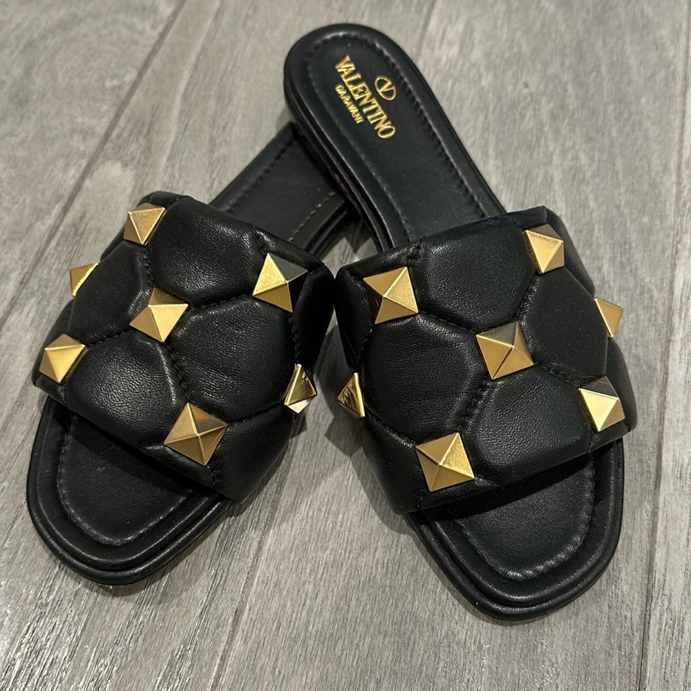 Valentino Roman Stud Garavani Slide black excellent condition. Worn twice no box
